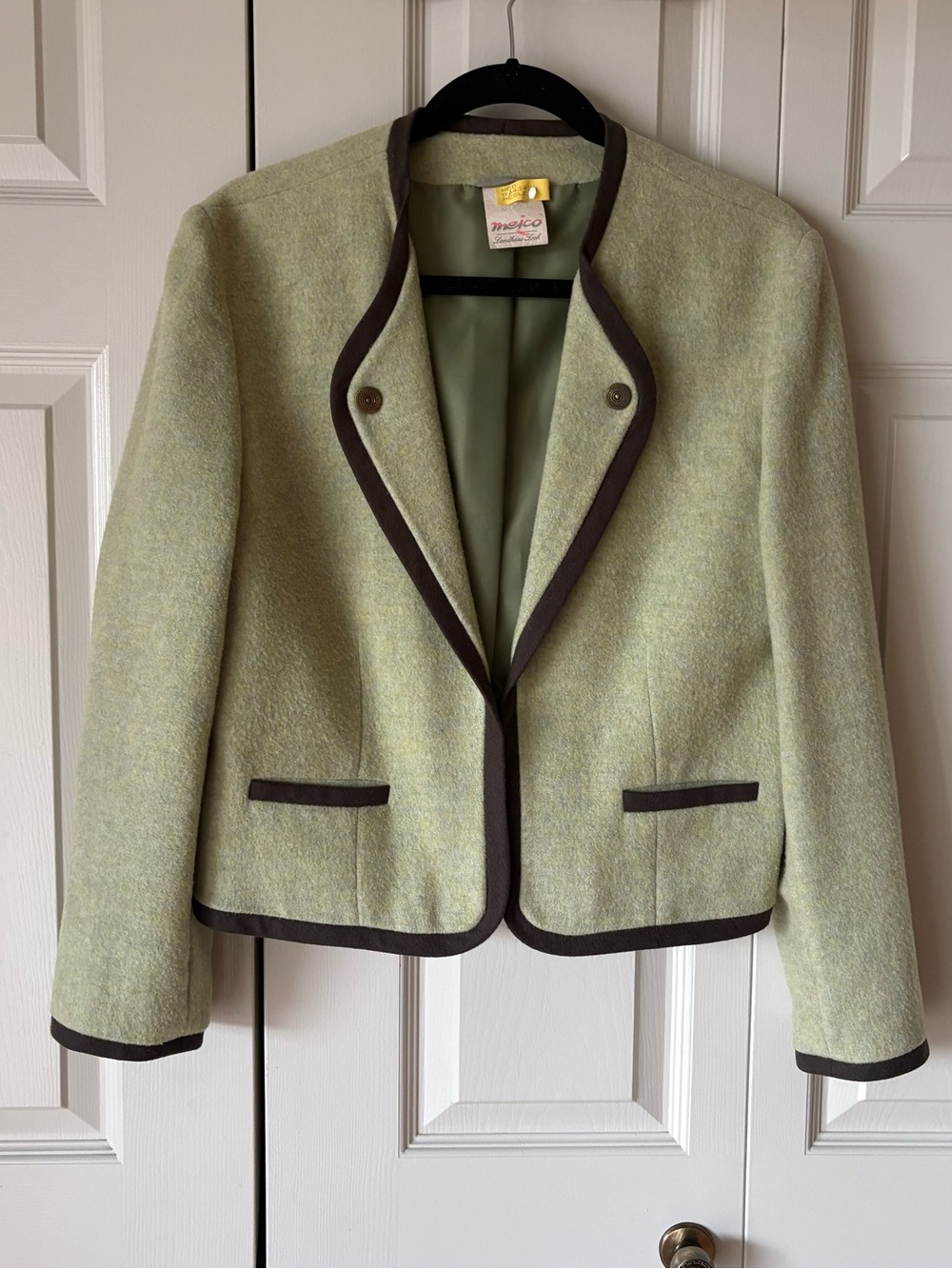 Meico | Vintage wool blend Landhaus crop blazer. Timeless. Jackie O. Soft.